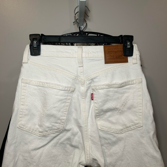 Levi’s White High Rise Ribcage Straight Jean - Picture 7 of 8